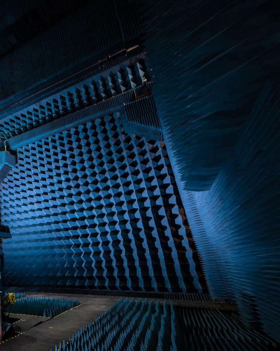 Anechoic antenna test chamber lined with pyramidal RF absorbers