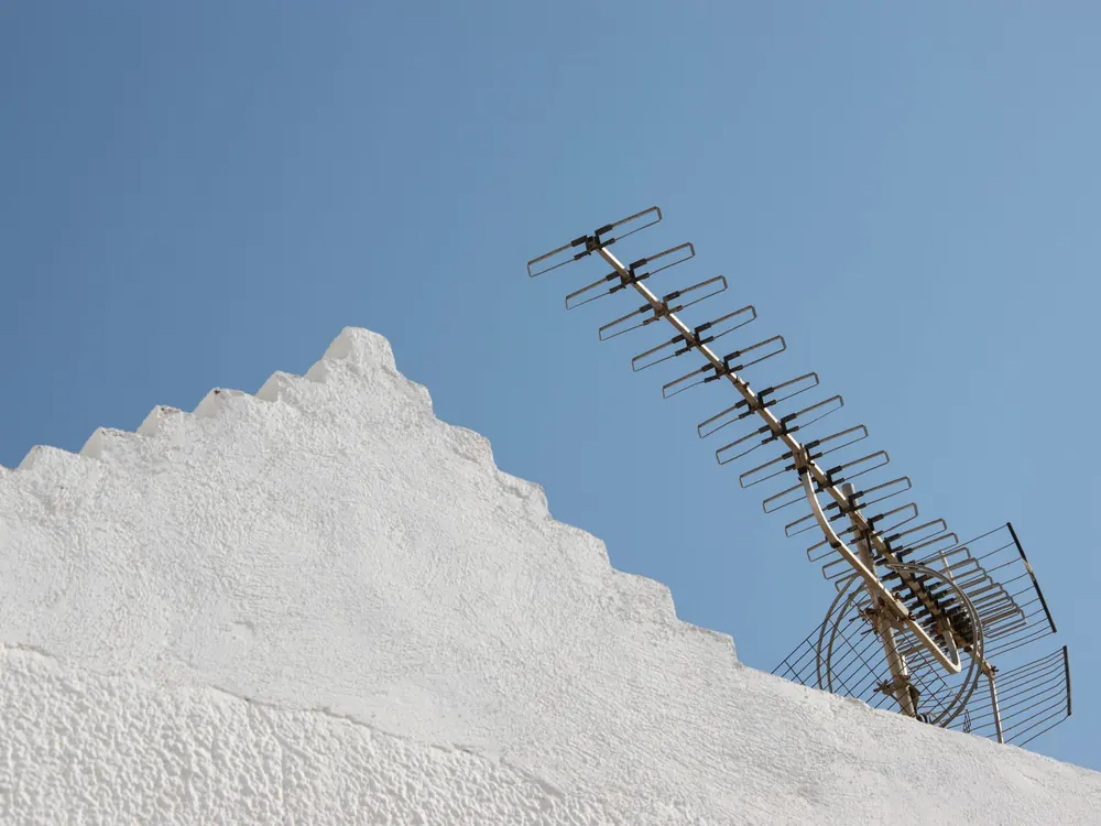 Rooftop dipole element array against a blue sky